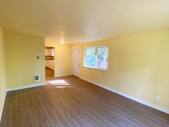 4th image of 10915 Creviston Dr NW