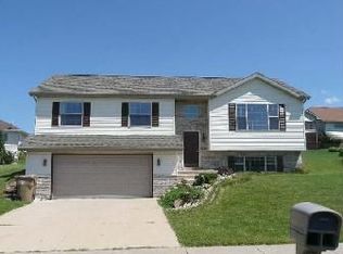 909 Twin Pines Dr, Madison, WI 53704