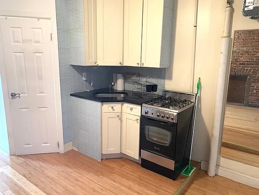 Rented by Premier Metro Realty Corp | media 18