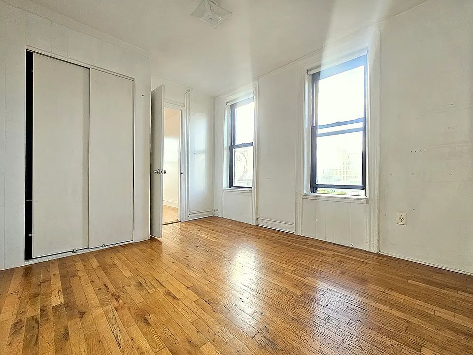 1st image of 156 Grand St Unit 20