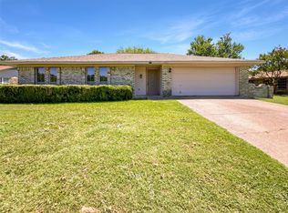 116 Creekview Dr W, Red Oak, TX 75154