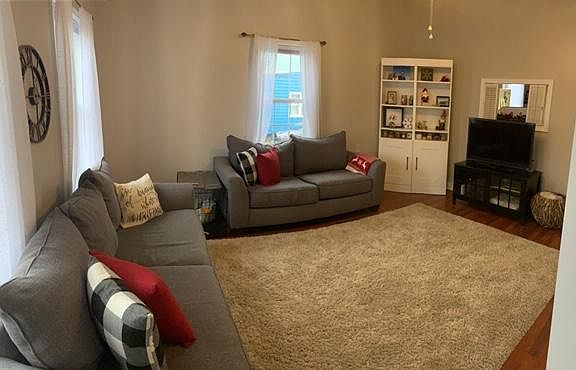 4th image of 3200 Parkwood Ave