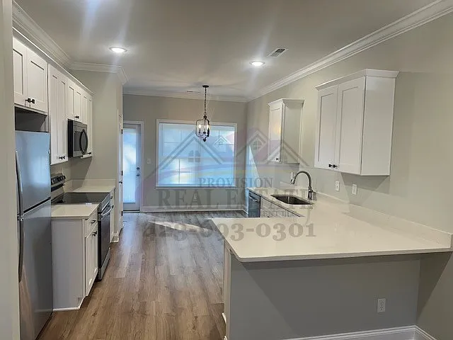 Great Location! 2BD/2BA Townhome — Photo 4