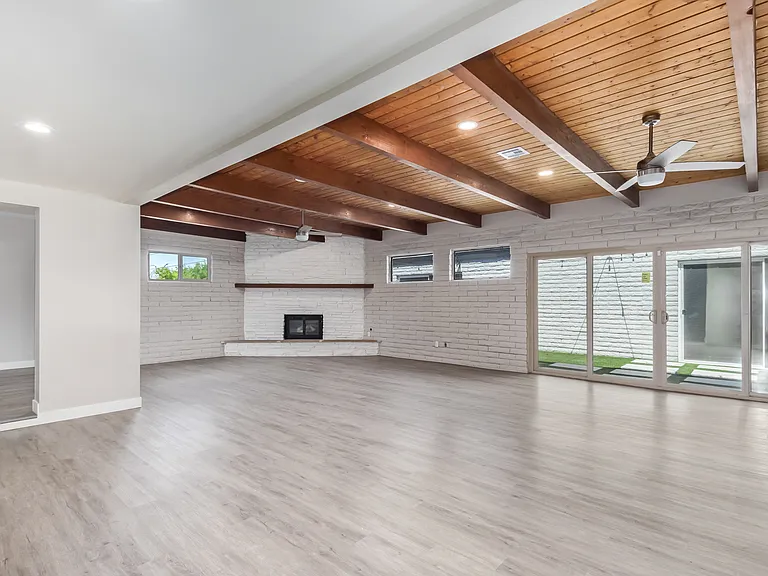 2136 W Village Dr — Photo 17