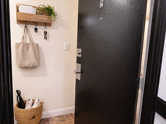 3rd image of 2814 Pomeroy Rd SE APT 1