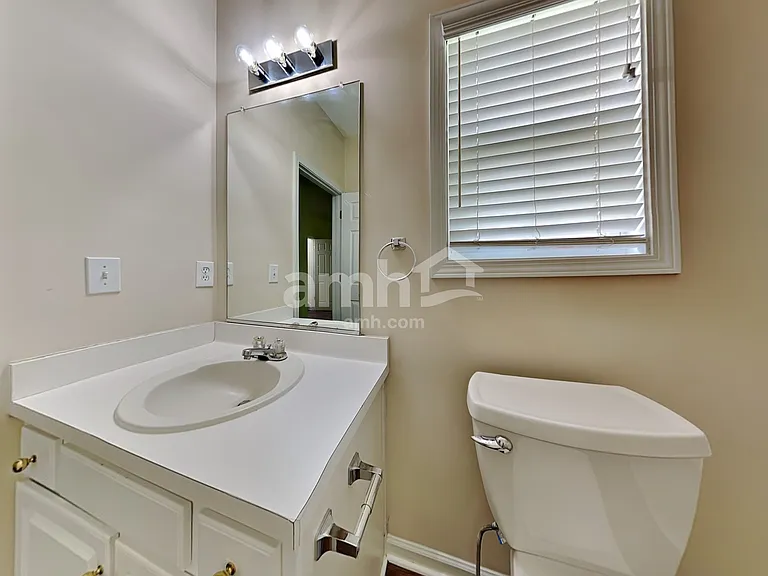 5745 Newnan Cir — Photo 14