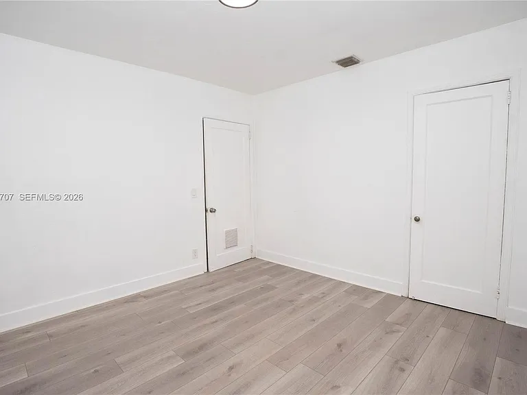 111 SW 31st Ct #1 — Photo 7