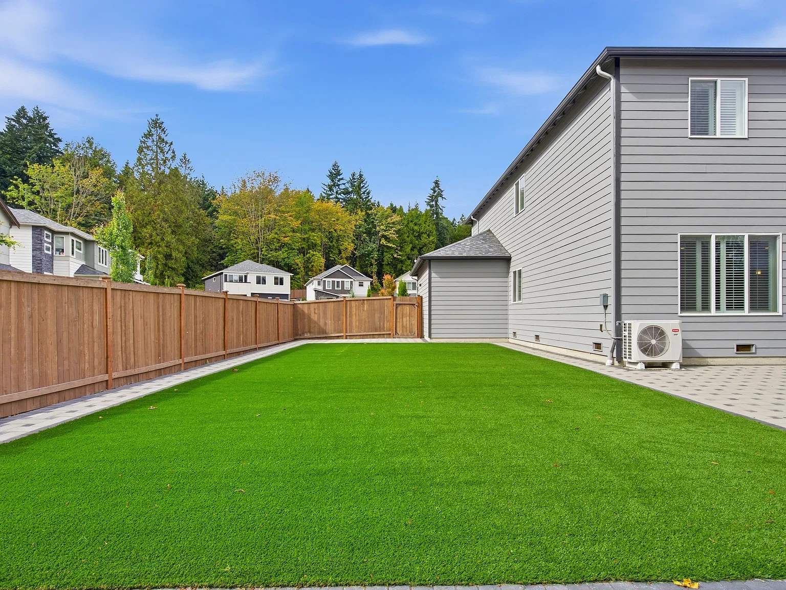 5 bed, 2485 sqft, $4,250 — Photo 3
