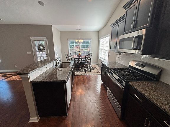 5th image of 412 Tufton Ct