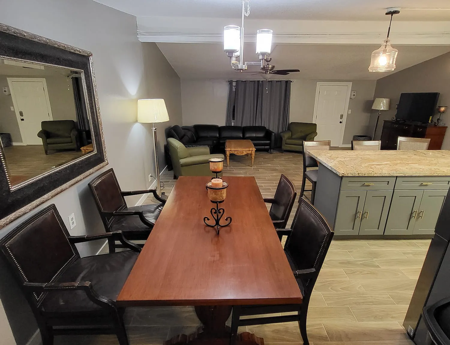 6 bed, 1338 sqft, $4,999 — Photo 3