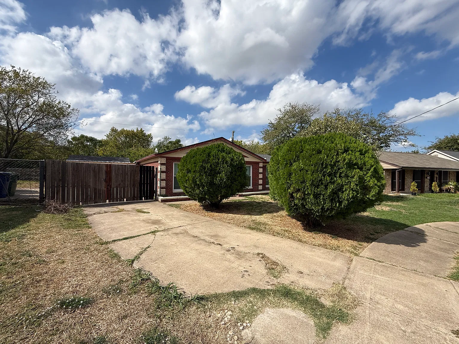 3 bed, 1129 sqft, $2,100 — Photo 2