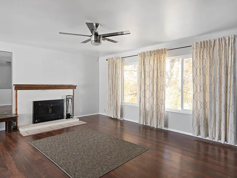 209 S 1100 E — Photo 6