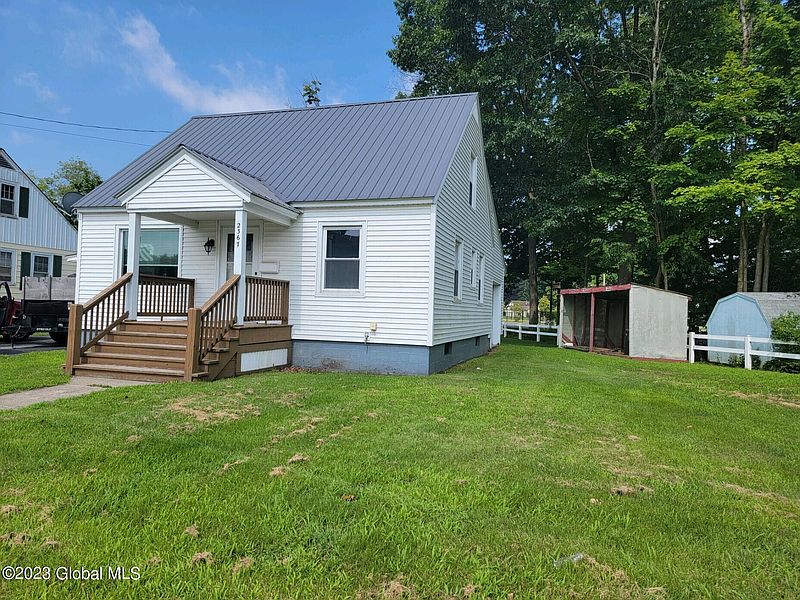2nd image of 2367 Burgoyne Avenue
