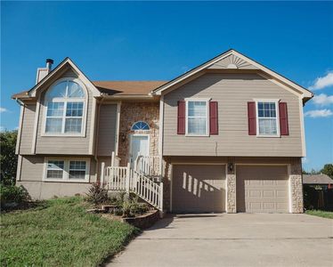 112 W Laredo Trl, Raymore, MO, 64083