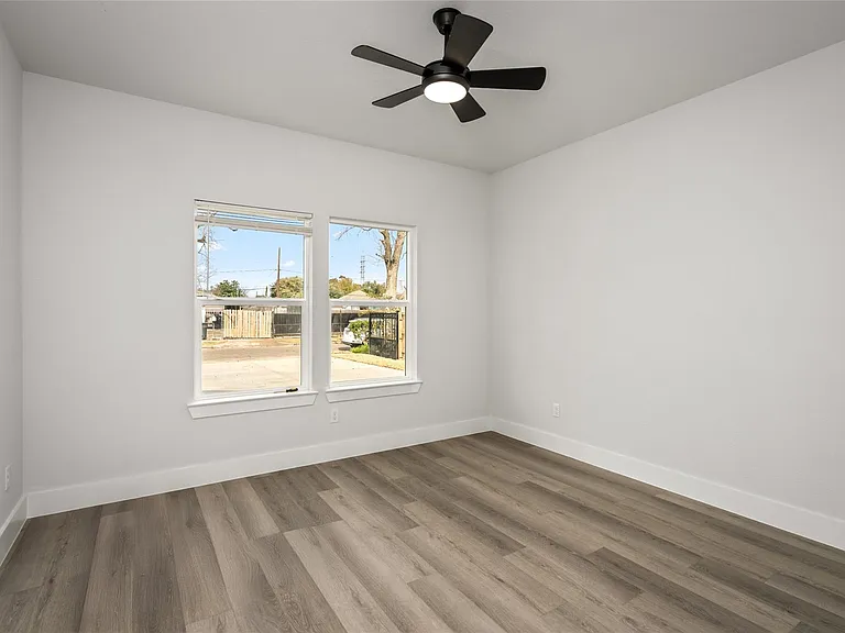 8056 Meadowbrook Dr — Photo 13