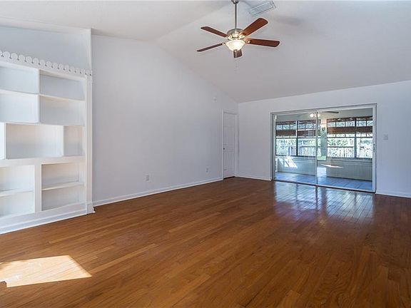 5th image of 817 Shed St
