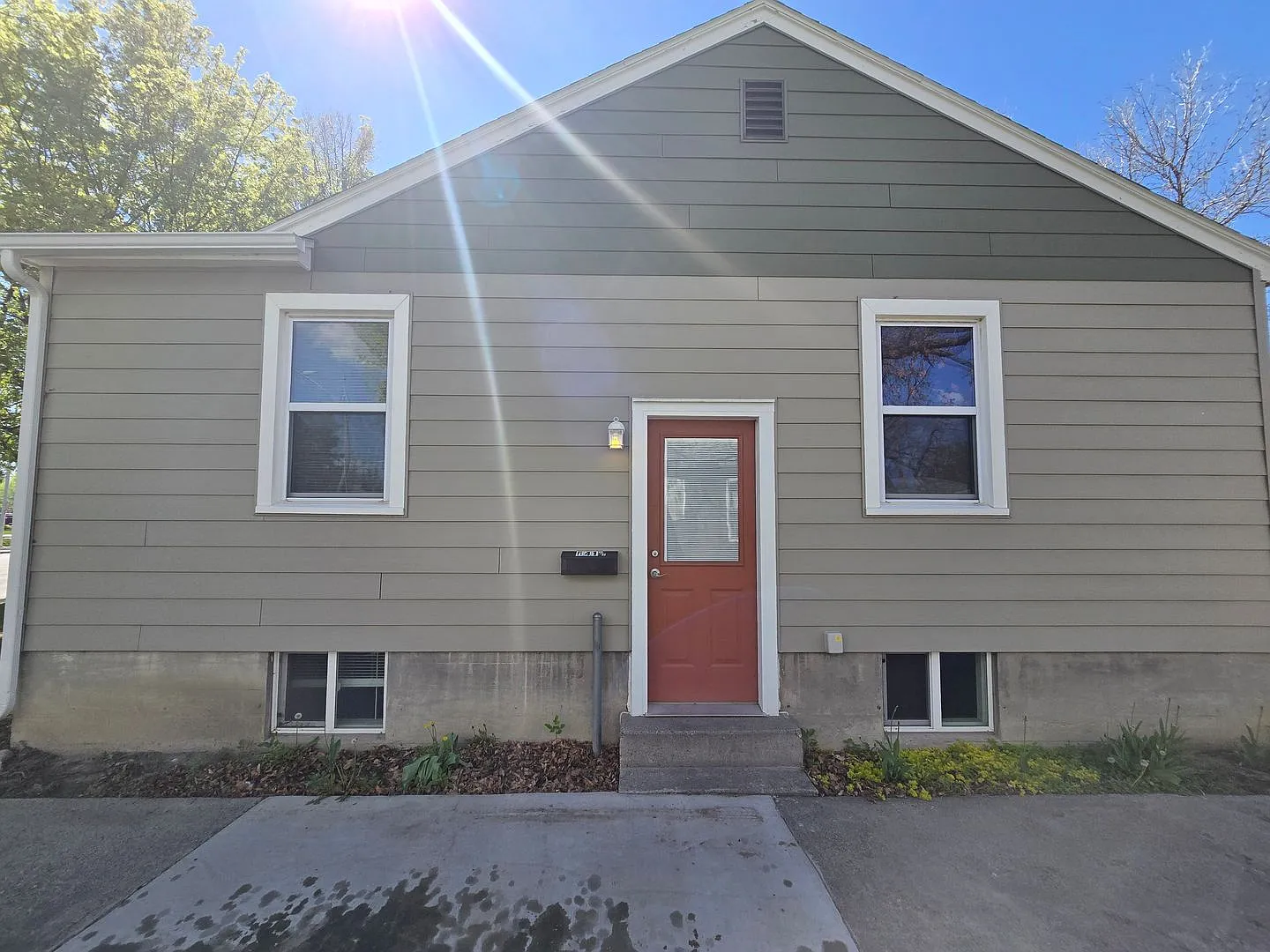 641 & 641 1/2 Broadwater Ave — Photo 3