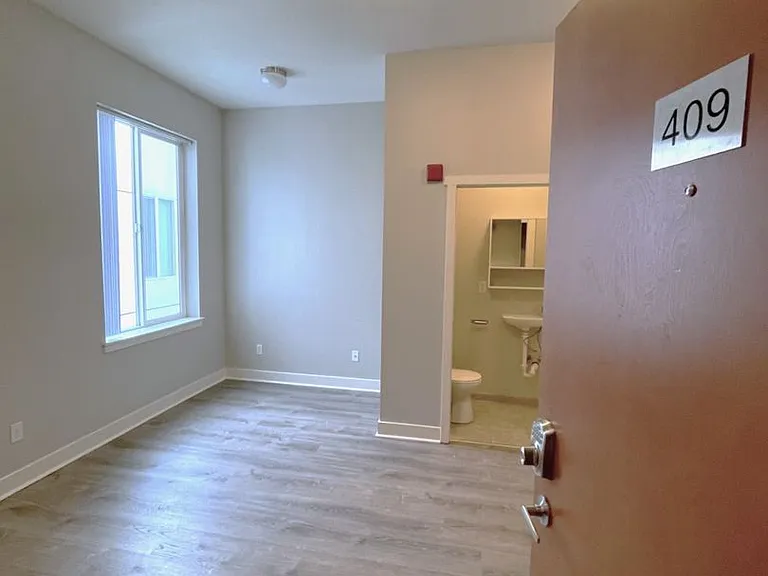 5043 Brooklyn Ave NE — Photo 2