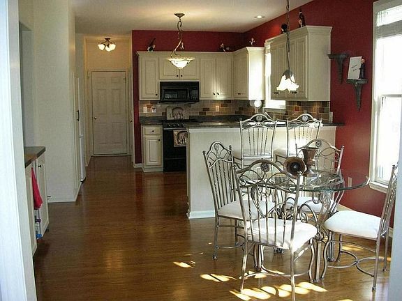 Hardwoods continue from foyer into kitchen with eat in breakfast area