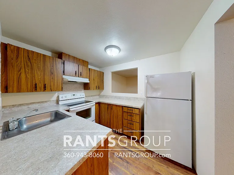 Lovely, wooded 2-bedroom apartment with a large private deck and in-unit washer & dryer! — Photo 35
