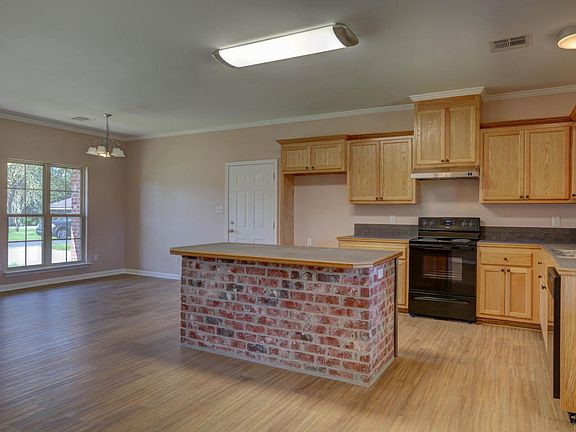 5th image of 141 Christie Lea Dr