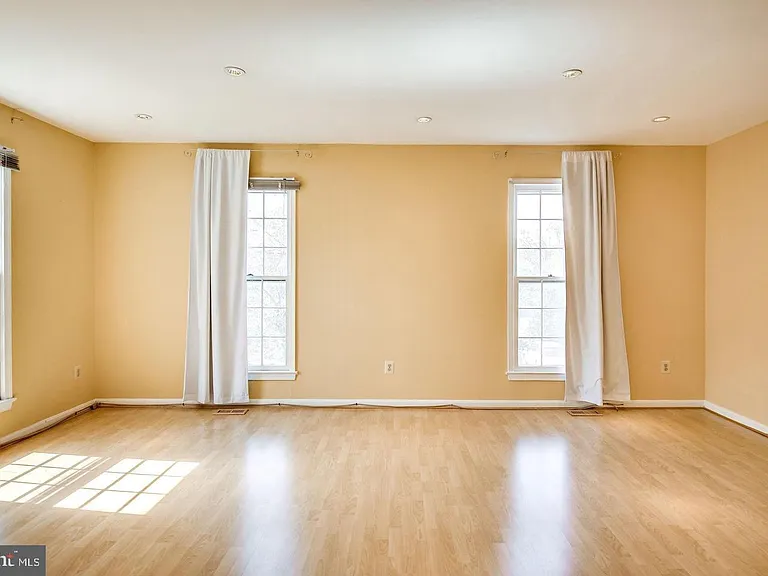 4216 Fox Lake Dr — Photo 3