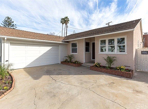 2 Car attached garage and freshly painted front of home.