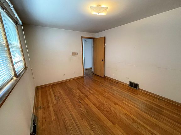 5th image of 7842 S Luna Ave