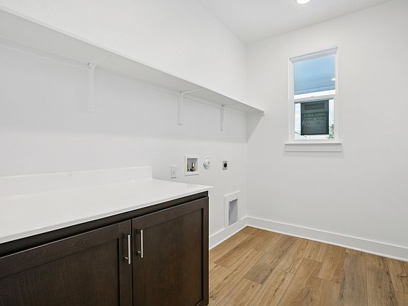 4th image of 1004 Yaupon Holly Dr