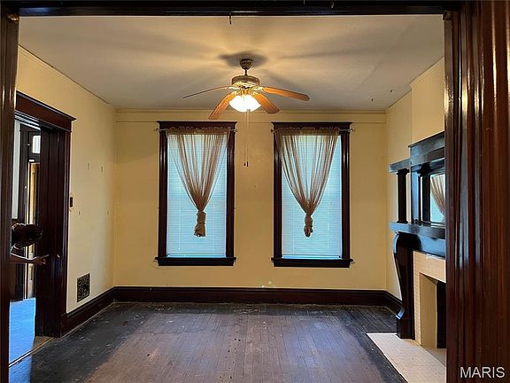 3rd image of 4434 Clarence Ave