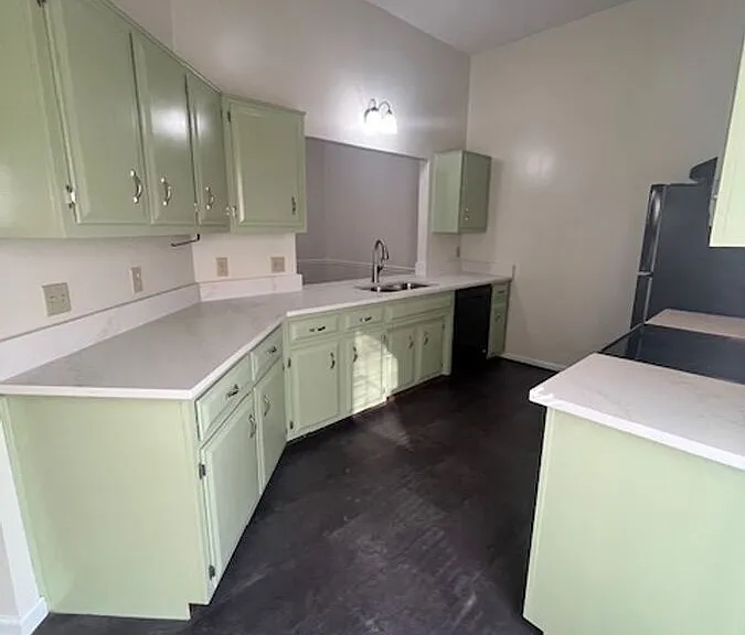 100 Coconut Grove Dr — Photo 19