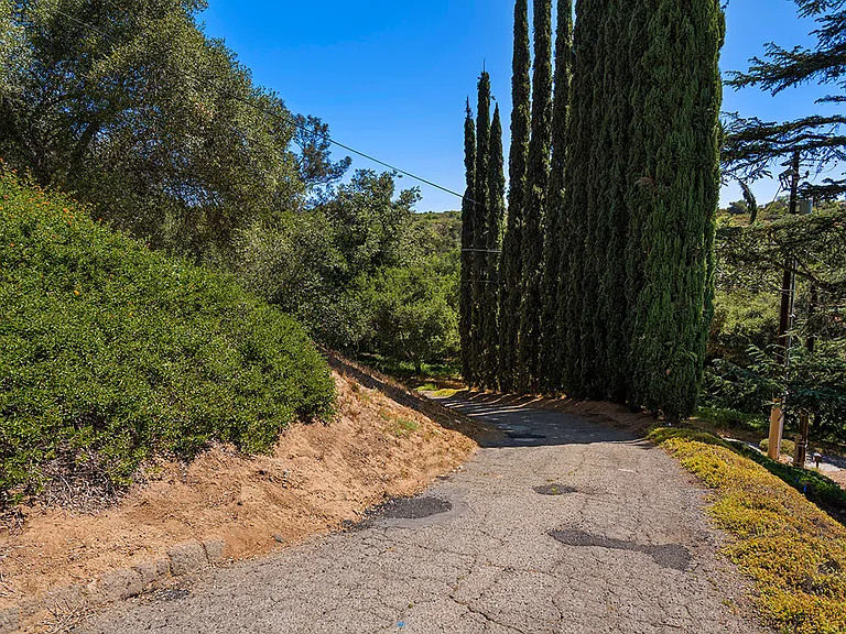885 Eldorado Dr — Photo 2