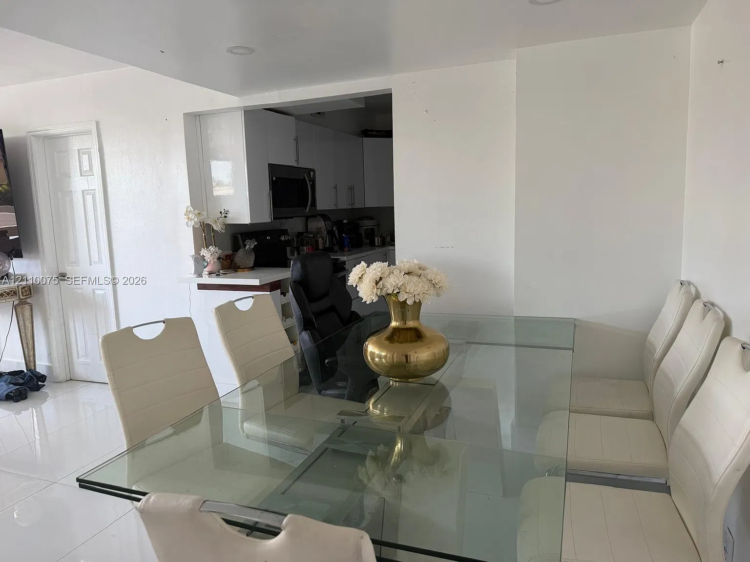 Avant Garde Condo — Photo 4