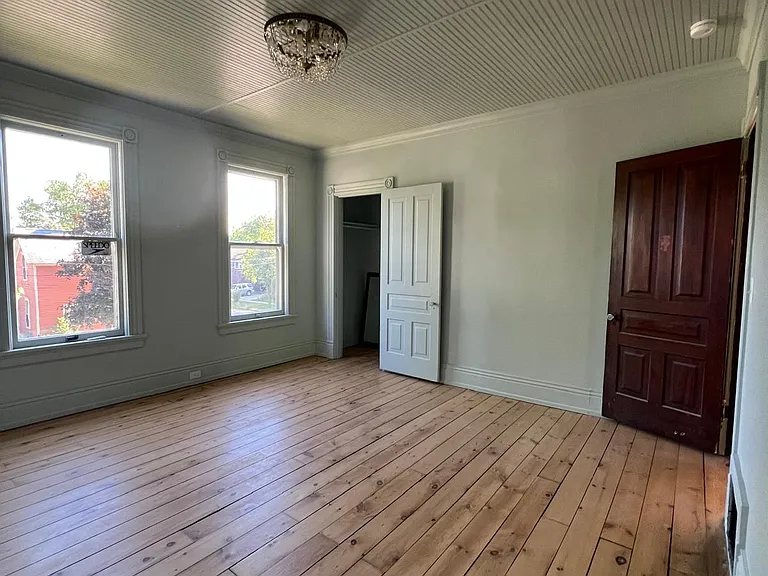 400 N Sherman St — Photo 16