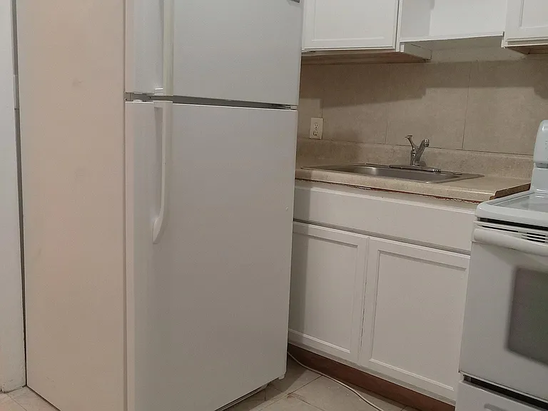 711 Avenue E #4 — Photo 3