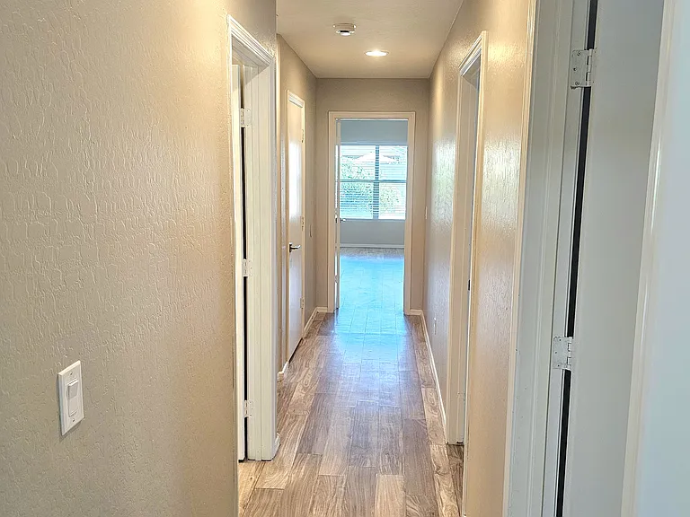 1111 E Chelsea Dr — Photo 19