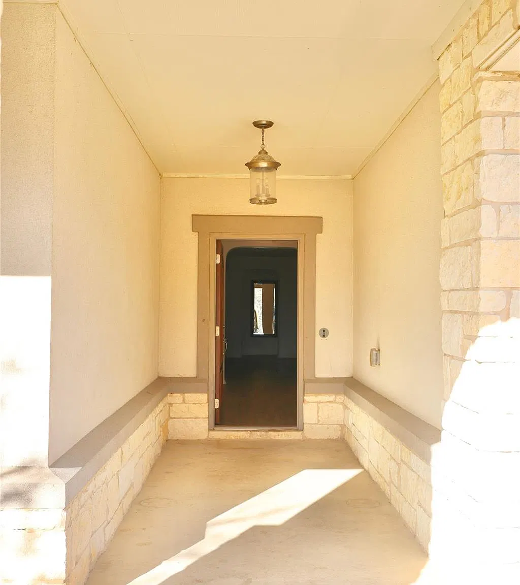 3 bed, 2.0 bath, 1753 sqft, $2,225 — Photo 2