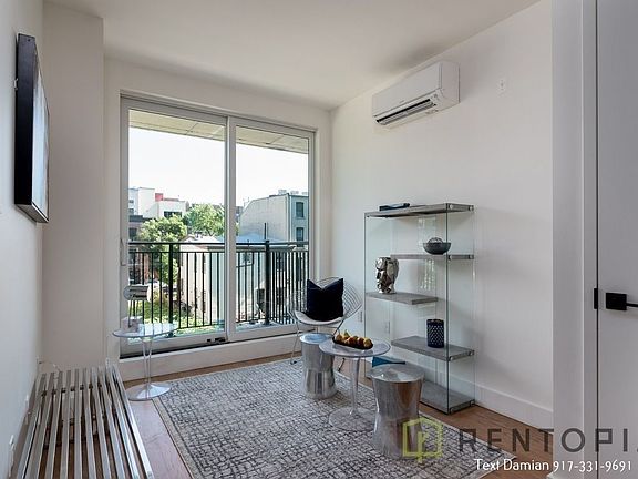 5th image of 822 Lexington Ave #702