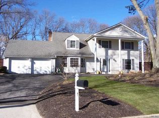 32 Daell Ln, Centereach, NY 11720