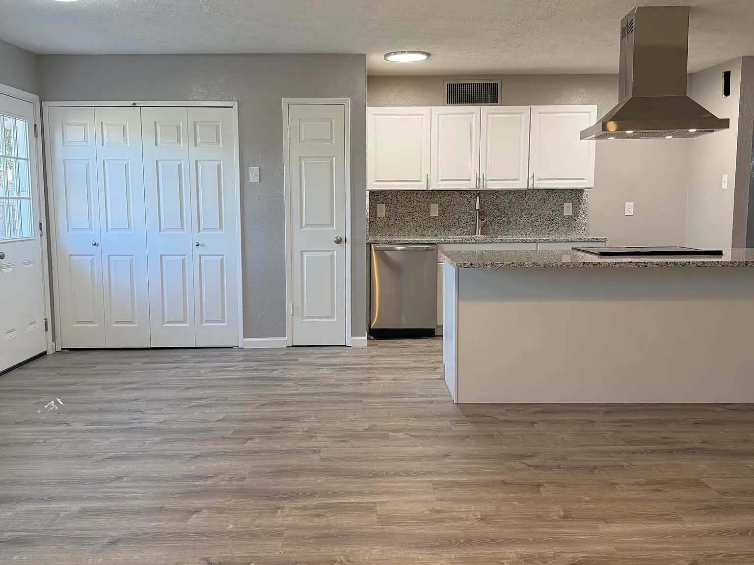 3 bed, 1379 sqft, $2,200 — Photo 4