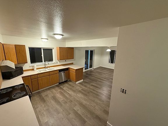 4th image of 15910 94th Avenue Ct E #B