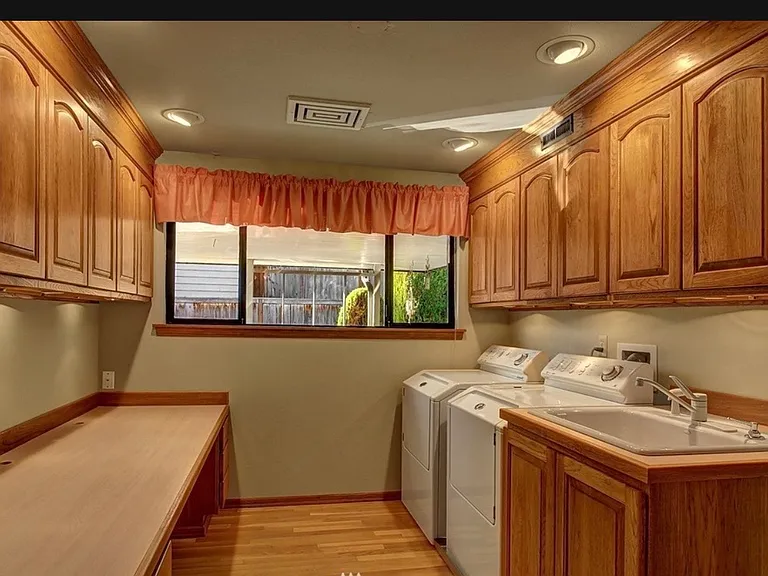 10220 NE 21st Pl — Photo 14