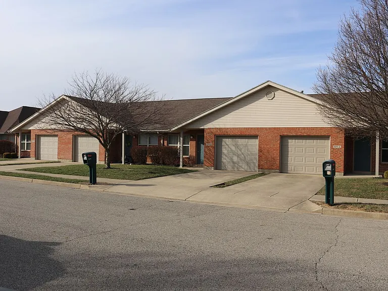 2271 Shamrock Ln — Photo 4