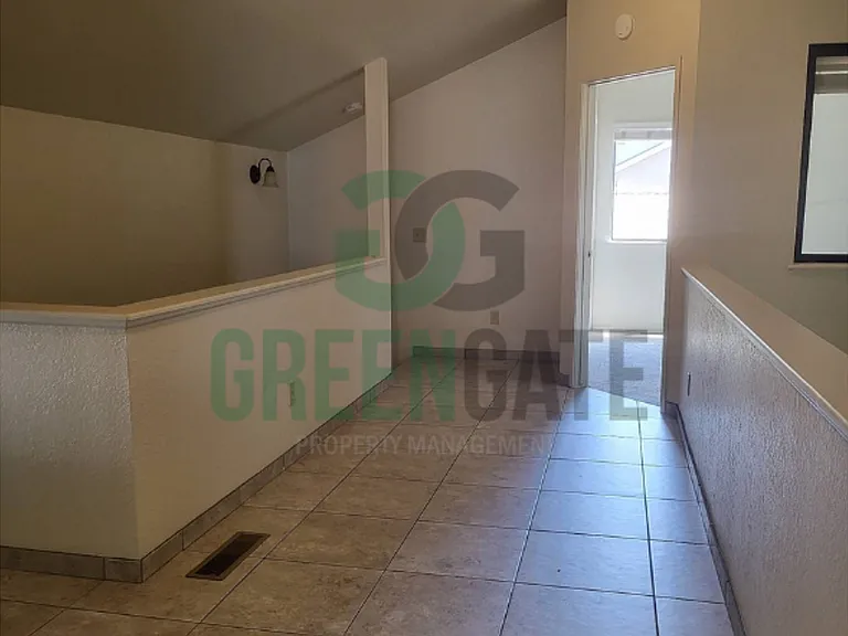 2428 Woodvale Dr — Photo 37