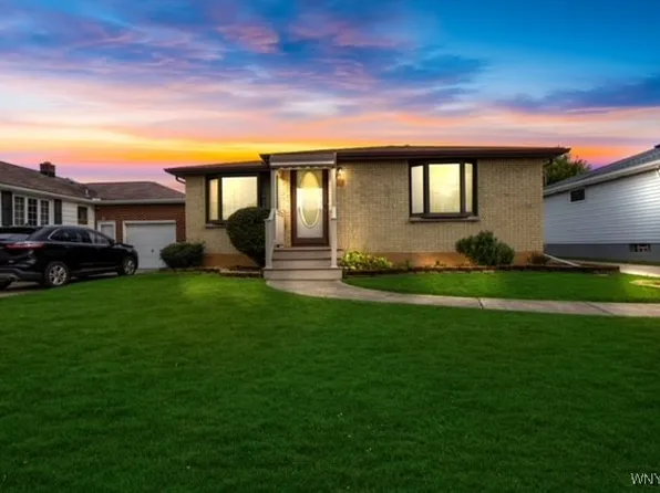 218 Lydia Ln, Cheektowaga, NY 14225