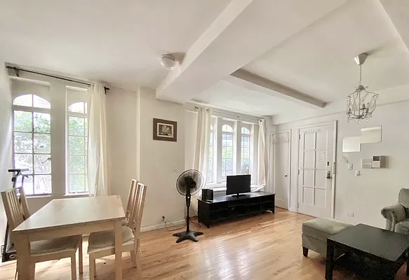 Rented by Bond New York | media 45