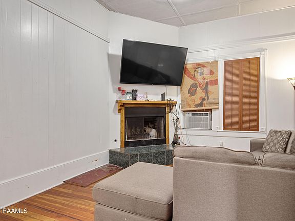 5th image of 405 Maude Ave