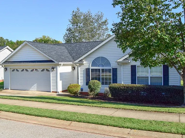 18 Olivine Way — Photo 2