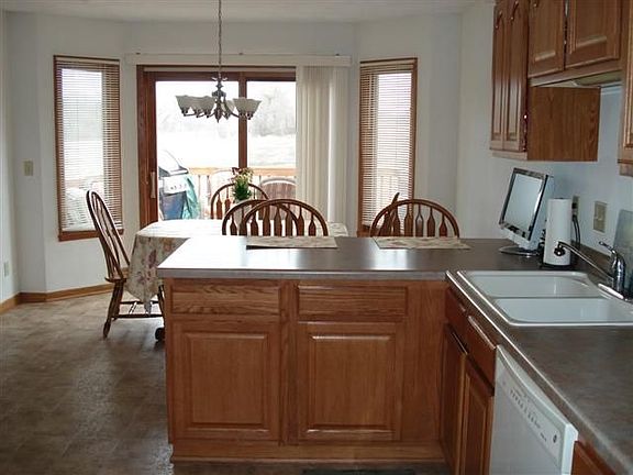 The eat in area overlooking the rear deck