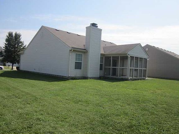 3rd image of 5866 Wooden Branch Dr
